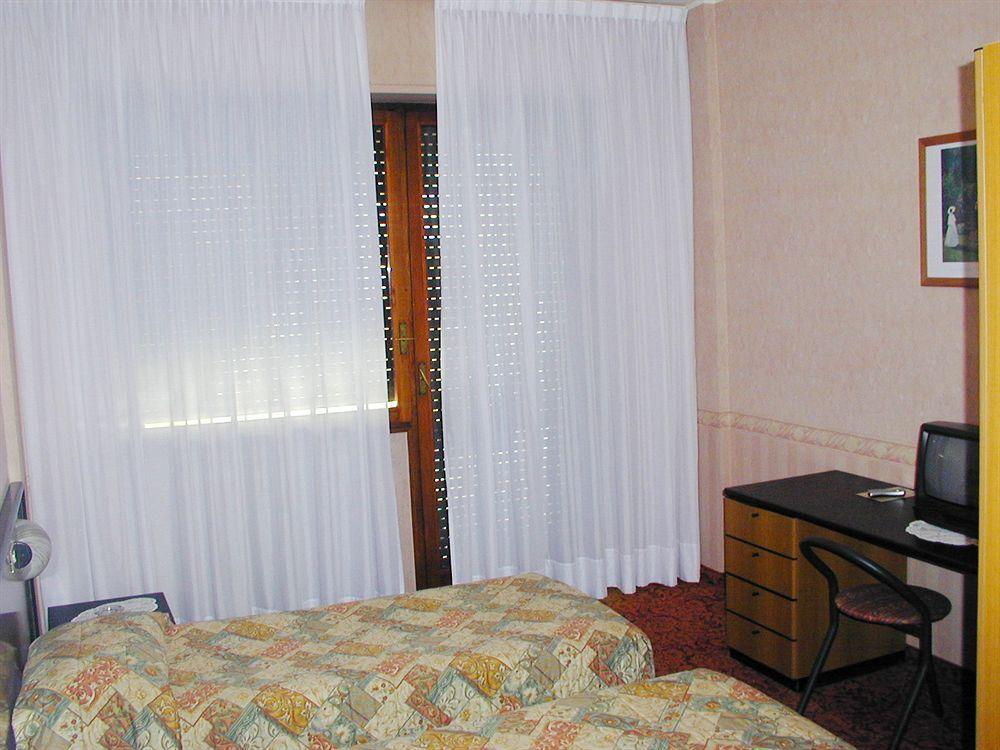 Hotel Aries Lesa Exterior foto
