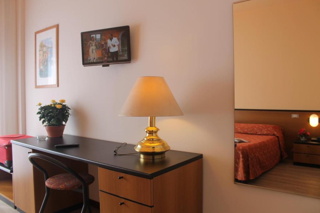 Hotel Aries Lesa Habitación foto