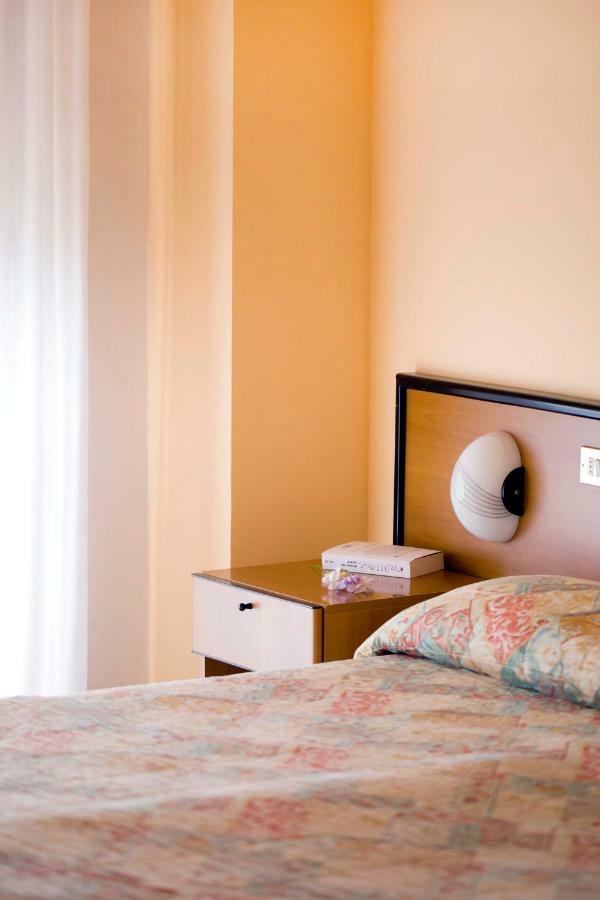 Hotel Aries Lesa Exterior foto